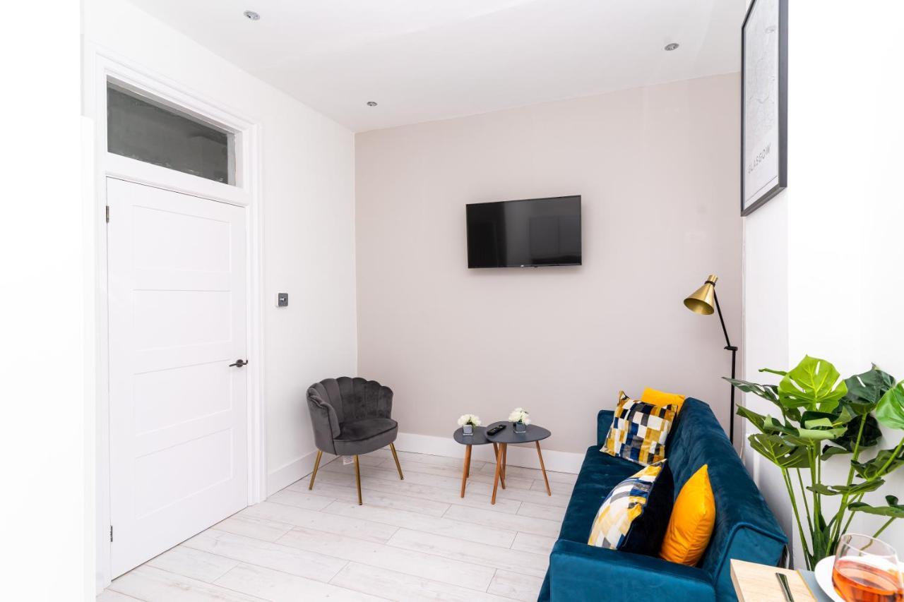 Cheerful 2 Bedroom Homely Apartment, Sleeps 4 Guest Comfy, 1X Double Bed, 2X Single Beds, Parking, Free Wifi, Suitable For Business, Leisure Guest,Glasgow, Glasgow West End, Near City Centre 外观 照片
