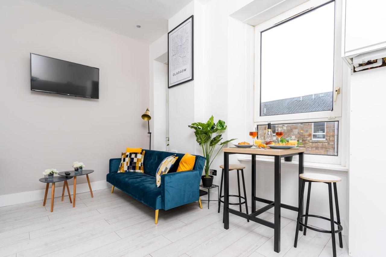 Cheerful 2 Bedroom Homely Apartment, Sleeps 4 Guest Comfy, 1X Double Bed, 2X Single Beds, Parking, Free Wifi, Suitable For Business, Leisure Guest,Glasgow, Glasgow West End, Near City Centre 外观 照片